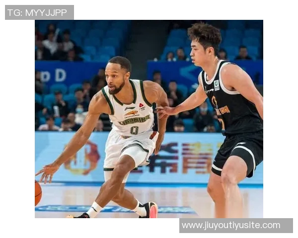 比克斯塔夫分享应对犯规困扰的策略与团队努力掌控局势的经验 比克斯塔夫分享应对犯规困扰的策略与团队努力掌控局势的经验